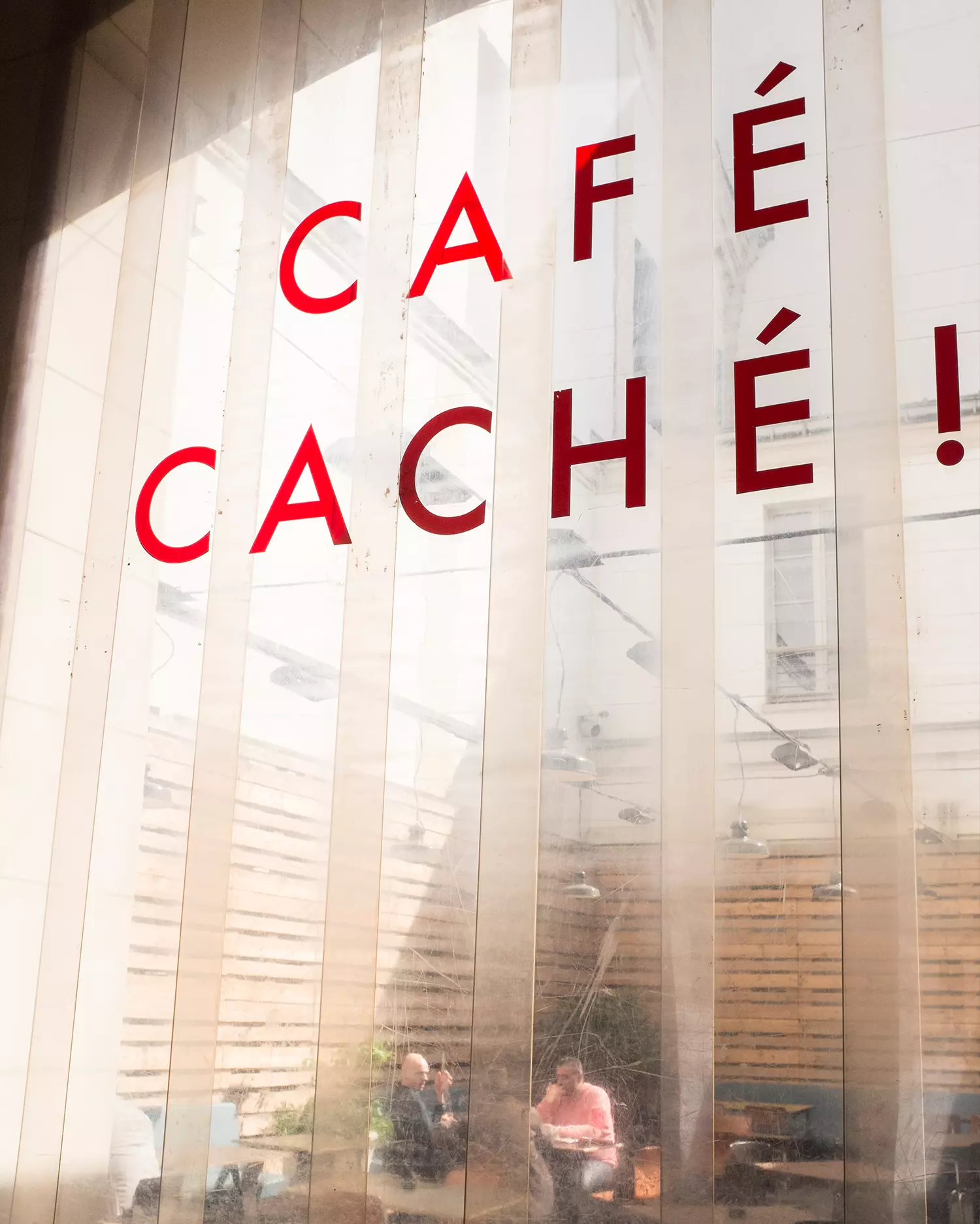 Eurostar-Paris-cafe-cache